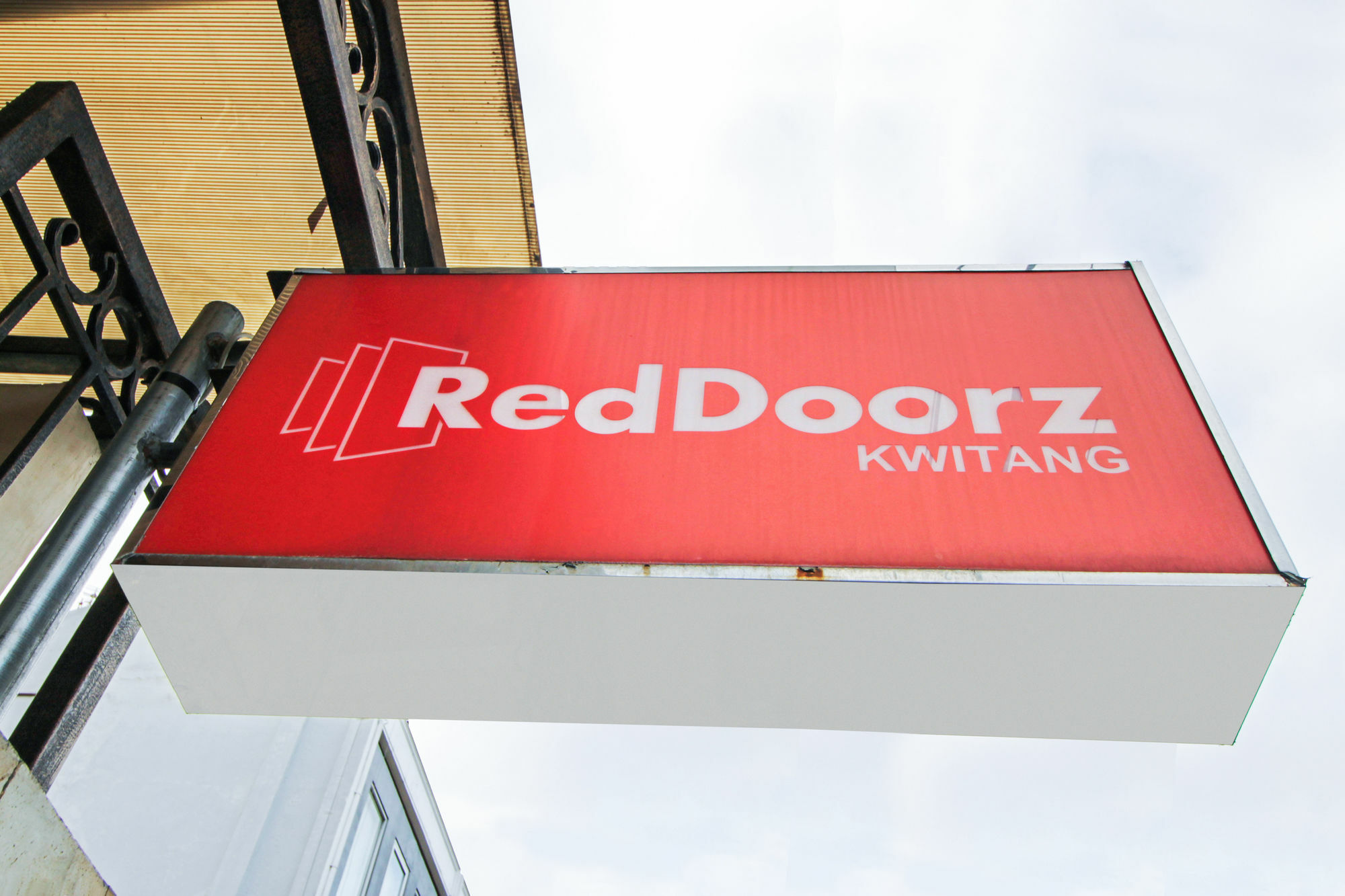 Отель Reddoorz @ Kwitang Джакарта Экстерьер фото